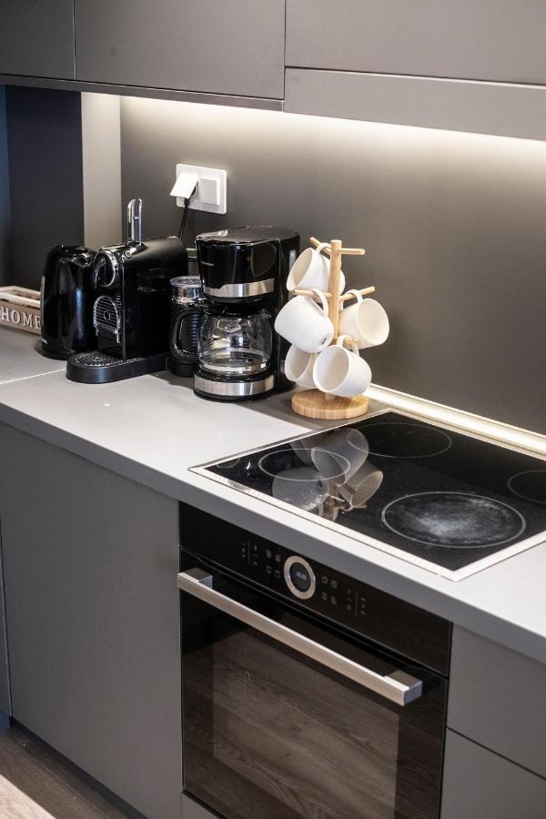 The Lux2 A Gorgeous Apartment سالونيك المظهر الخارجي الصورة