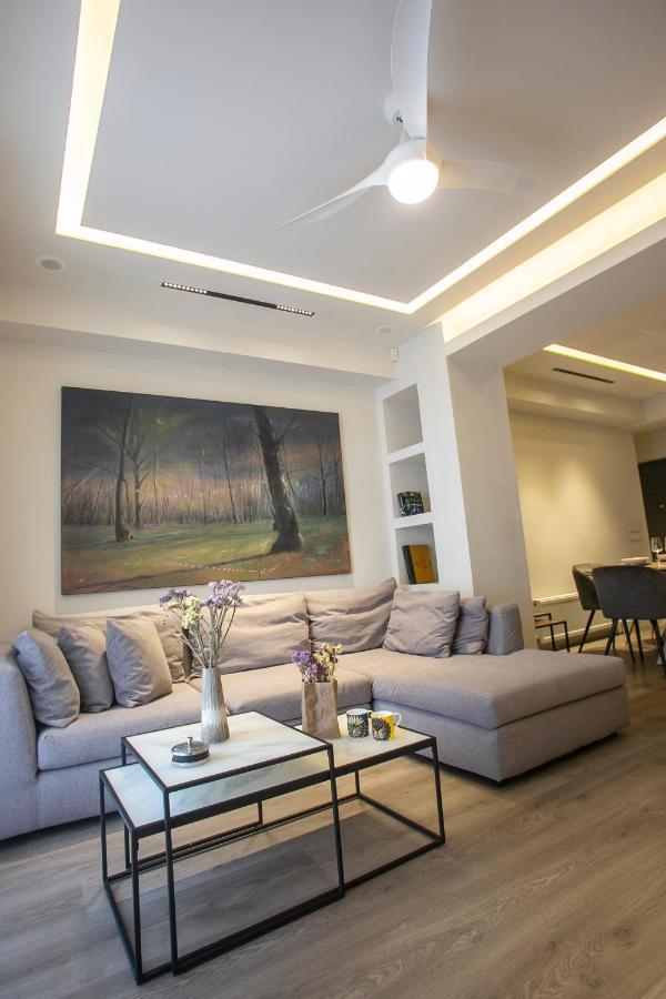 The Lux2 A Gorgeous Apartment سالونيك المظهر الخارجي الصورة